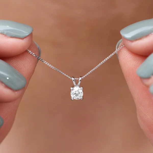 Women Diamond Necklace in Pakistan