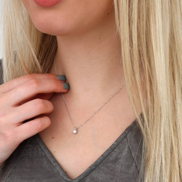 Women Diamond Necklace in Pakistan