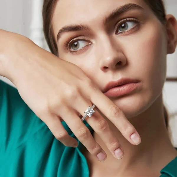 Women Diamond Ring in Pakistan