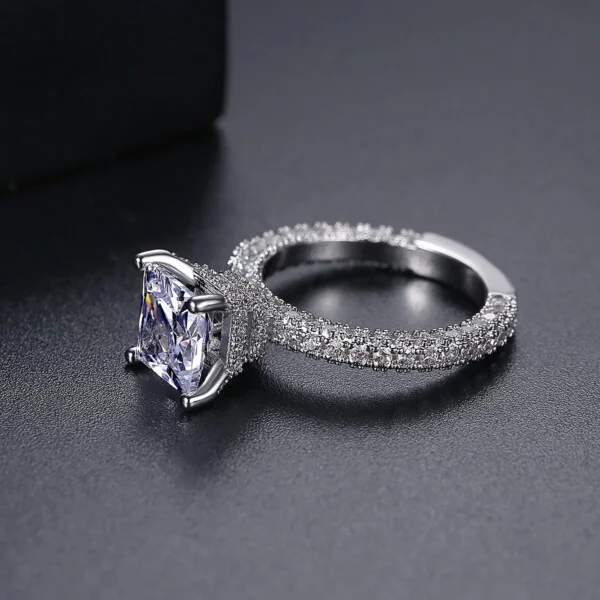 Women Diamond Ring in Pakistan