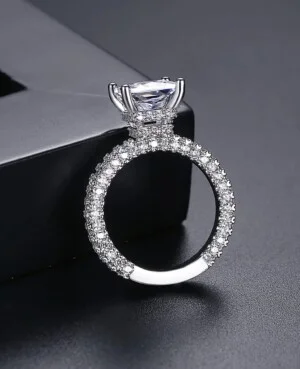 Women Diamond Ring in Pakistan