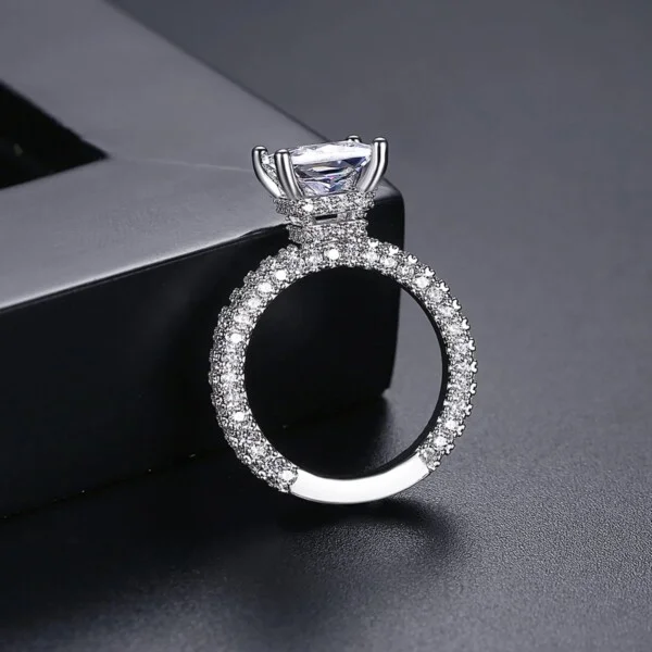 Women Diamond Ring in Pakistan