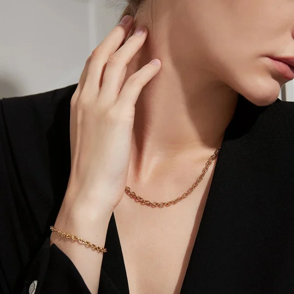 18K Gold Minimal Jewellery Pakistan