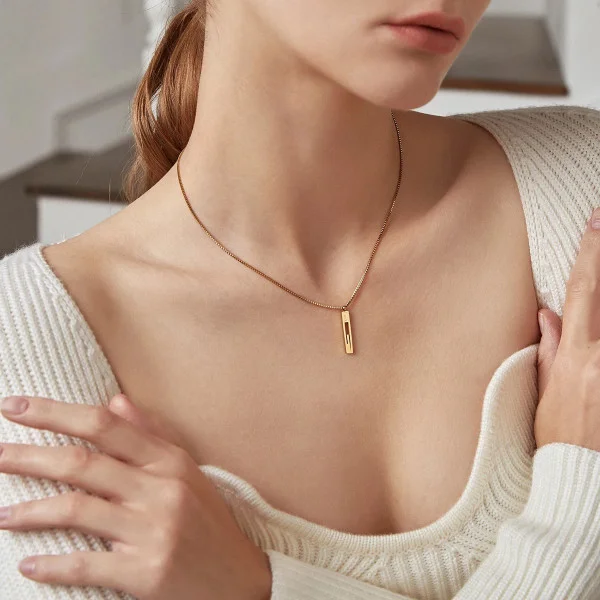 Online 18K Gold Strip Necklaces in Pakistan