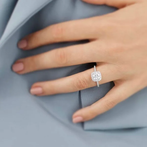 Graceful Women Diamond Rings in Pakistan