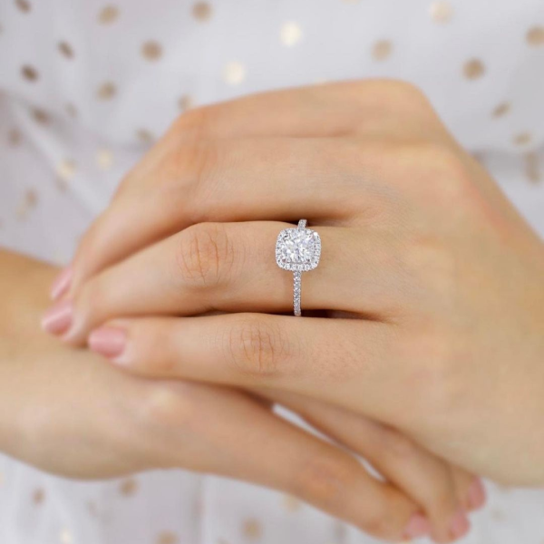 Graceful Women Diamond Rings in Pakistan