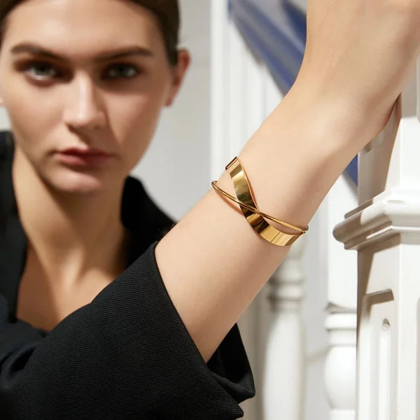 Gold Women Bangles in Pakistan