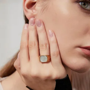 Gold Women Rings in Pakistan