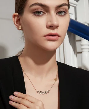 Gold Women Necklace in Pakistan