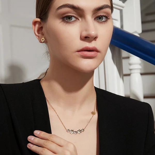 Gold Women Necklace in Pakistan
