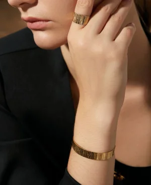 Women Gold Bangles in Pakistan