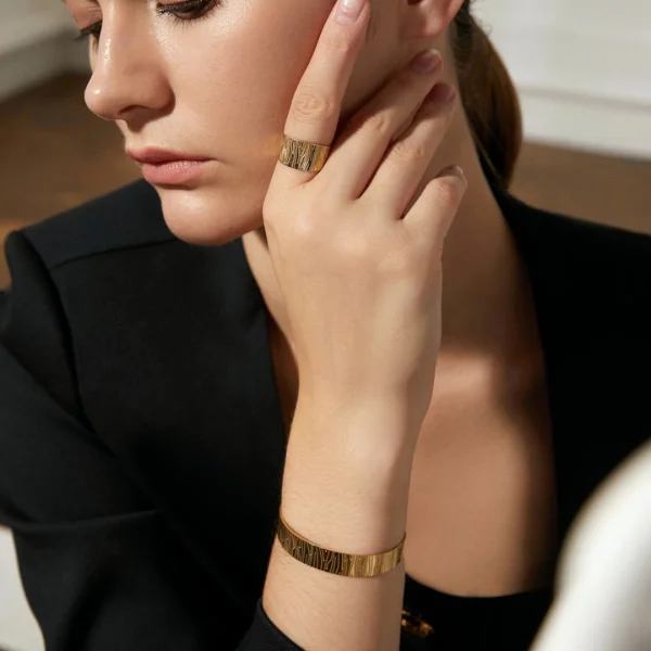 Modern Gold Rings for Women in Pakistan