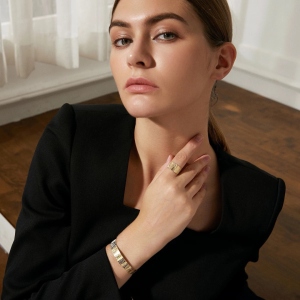 Modern Gold Rings for Women in Pakistan