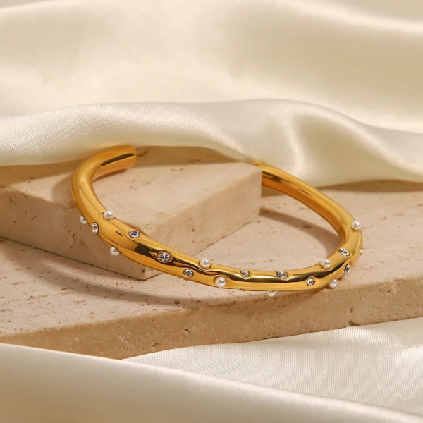 Gold Bangles in Pakistan