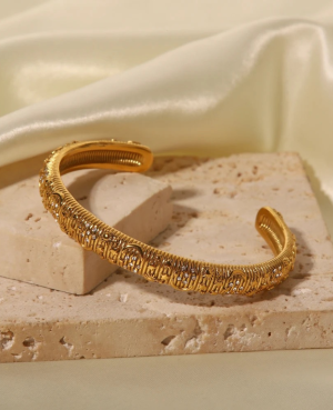 Gold Traditional Bangles in Pakistan