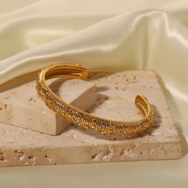 Gold Traditional Bangles in Pakistan