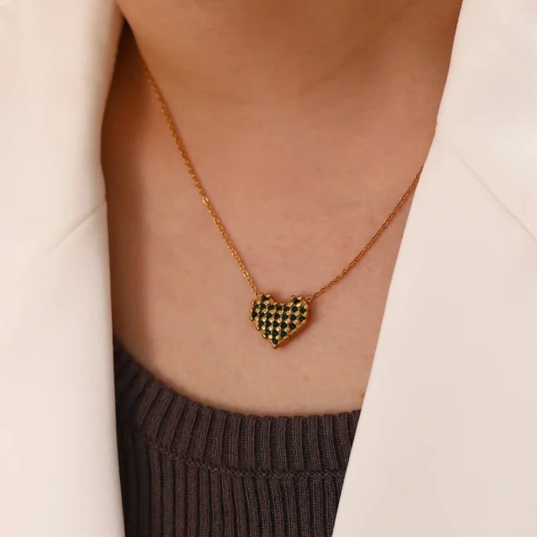 Modern Gold Necklaces in Pakistan