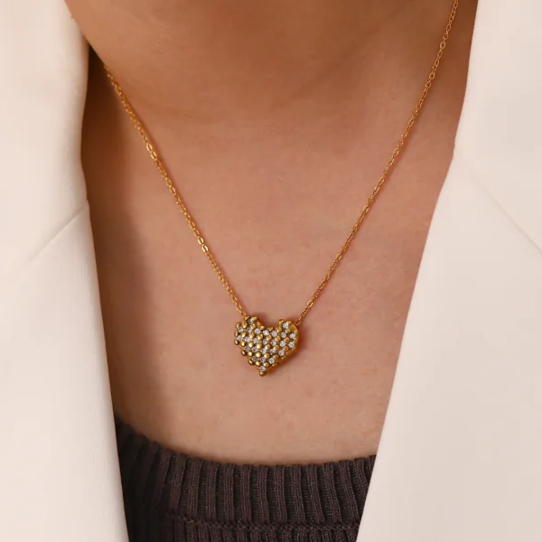 Modern Gold Necklaces in Pakistan