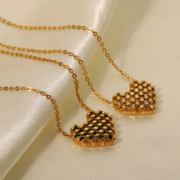 Modern Gold Necklaces in Pakistan